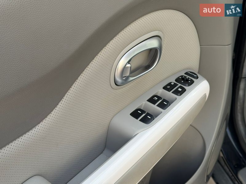 Позашляховик / Кросовер Kia Soul EV 2015 в Миколаєві