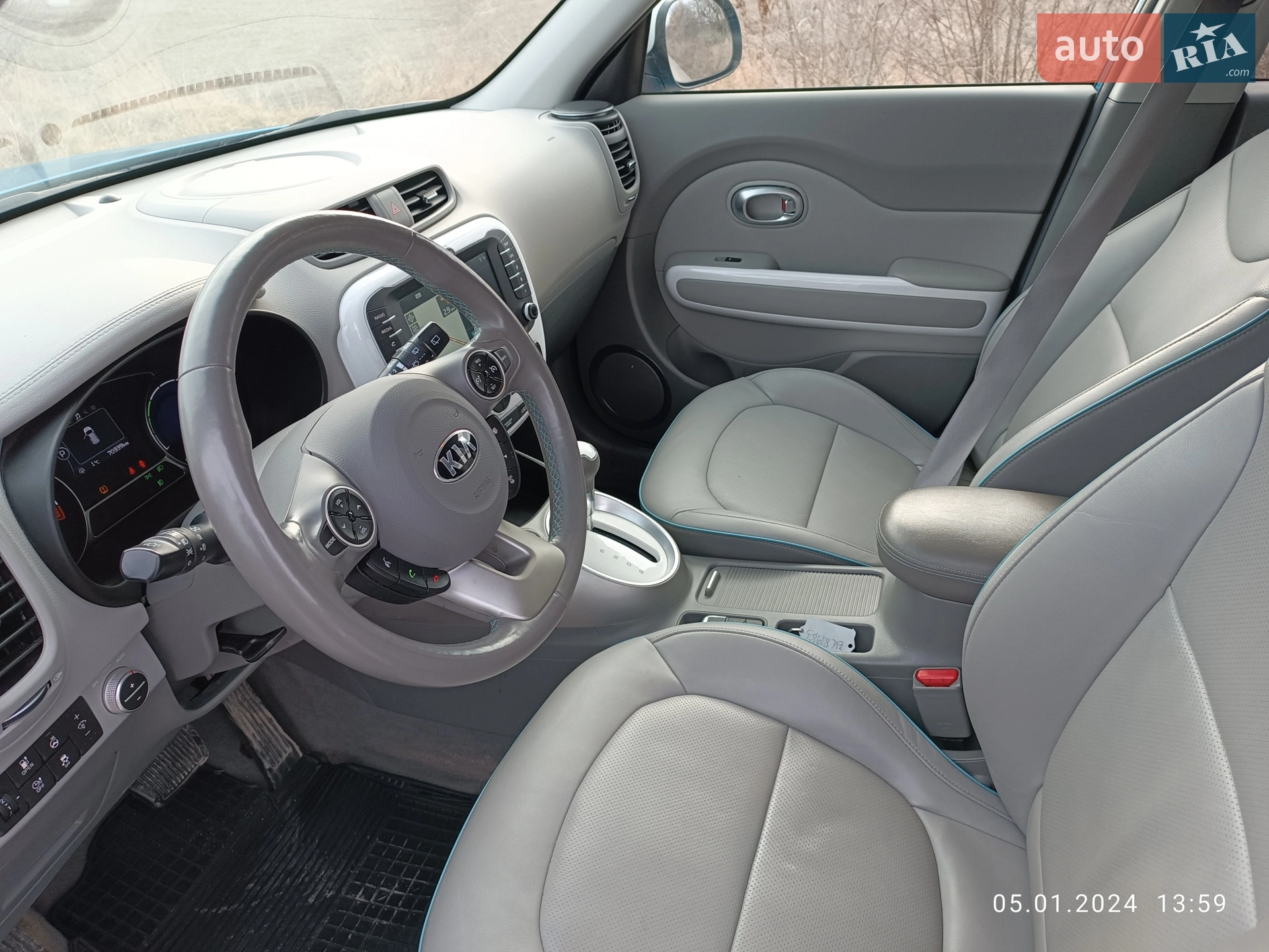 Kia Soul 2018 VIN KNAJX81EFJ7031030 фото оголошення 5 з 13