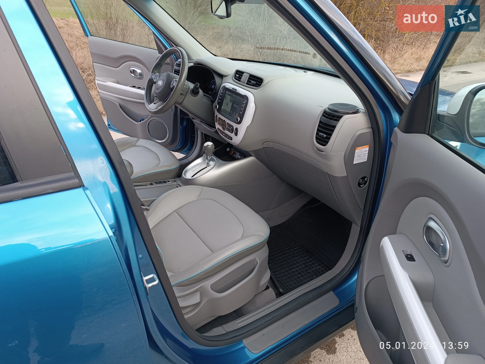 Kia Soul 2018 VIN KNAJX81EFJ7031030 фото оголошення 4 з 13