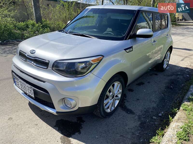 Позашляховик / Кросовер Kia Soul 2017 в Чернівцях