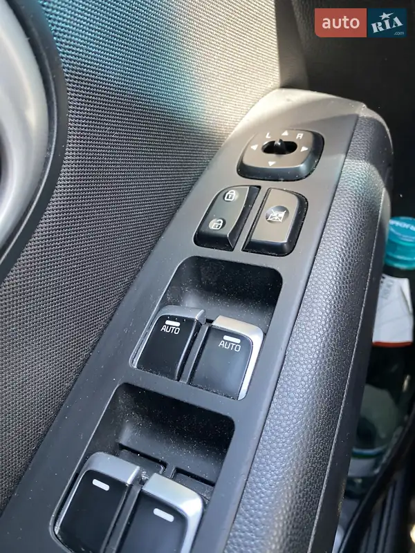 Kia Soul 2017 VIN KNDJP3A58J7541916 фото оголошення 25 з 69
