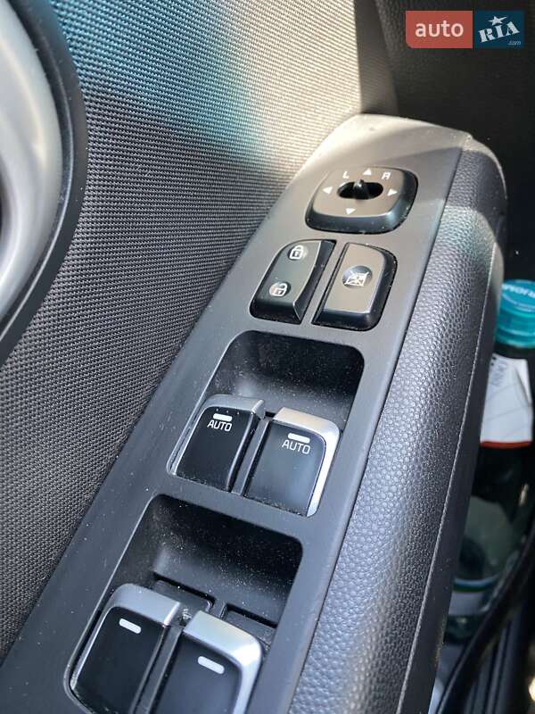 Позашляховик / Кросовер Kia Soul 2017 в Чернівцях