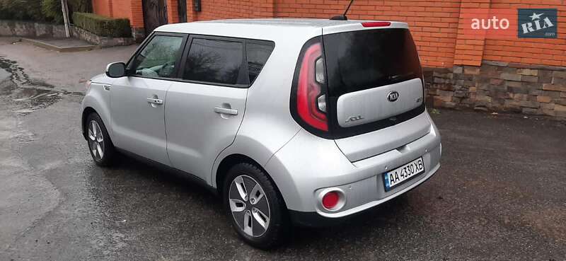 Позашляховик / Кросовер Kia Soul 2016 в Києві