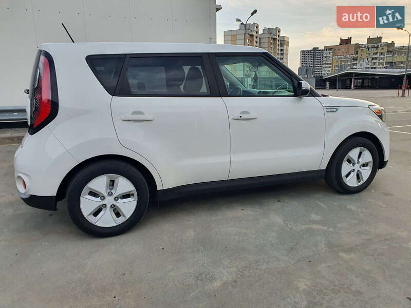 Позашляховик / Кросовер Kia Soul 2016 в Києві