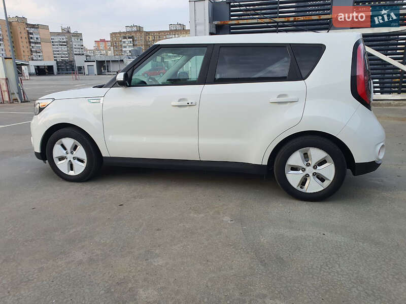 Позашляховик / Кросовер Kia Soul 2016 в Києві
