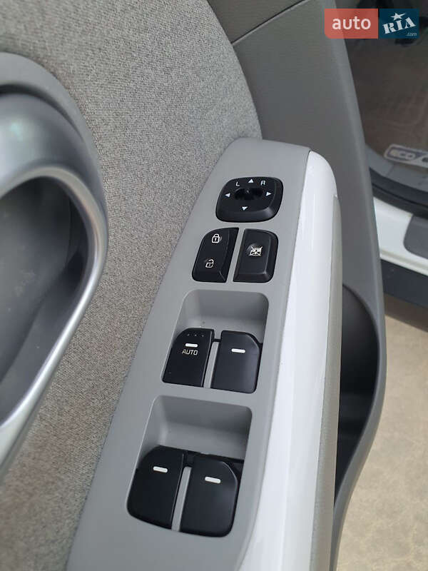 Позашляховик / Кросовер Kia Soul 2016 в Києві