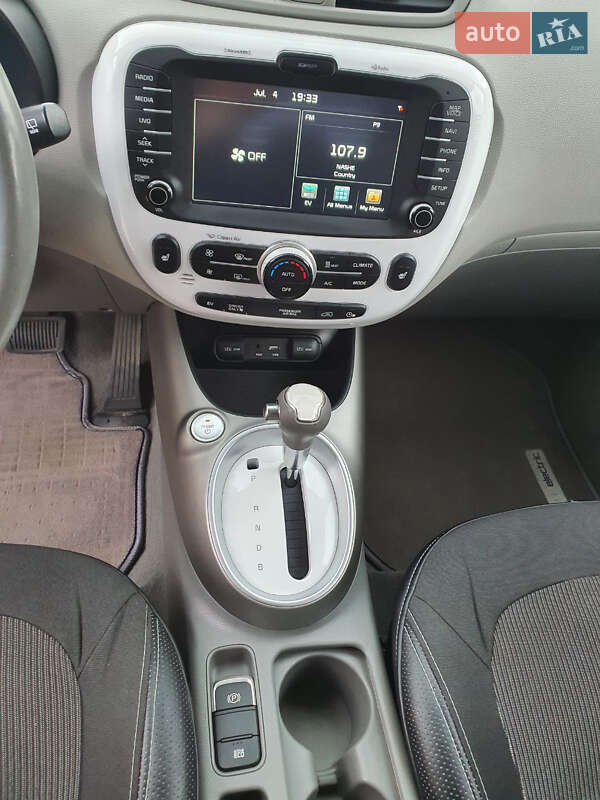 Позашляховик / Кросовер Kia Soul 2016 в Києві