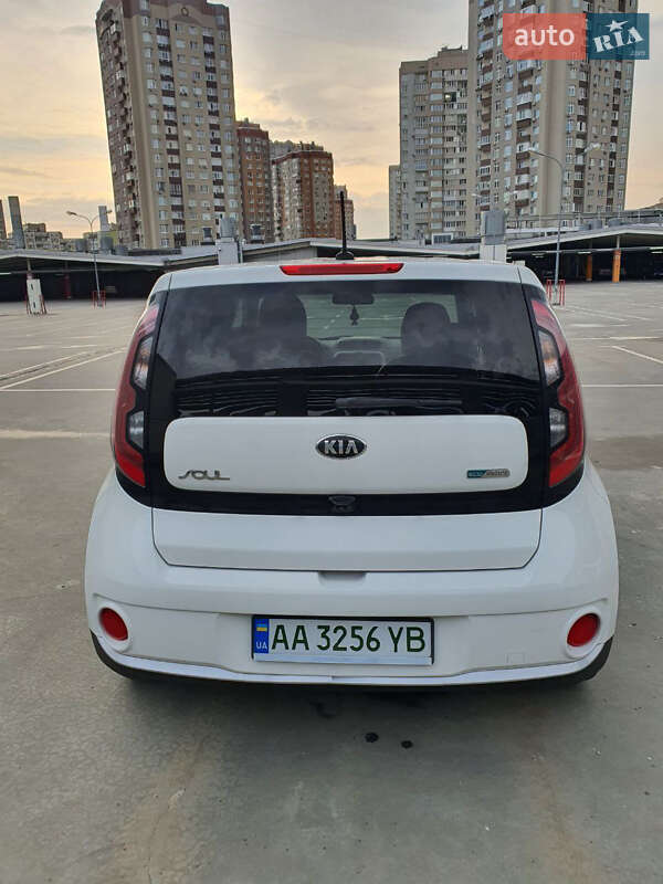 Позашляховик / Кросовер Kia Soul 2016 в Києві