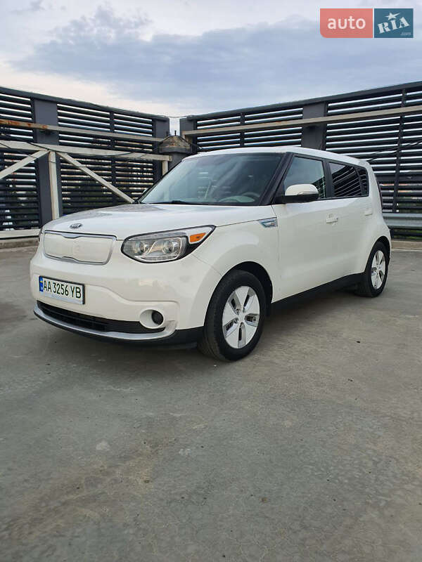 Позашляховик / Кросовер Kia Soul 2016 в Києві