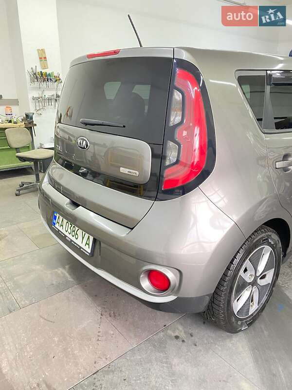 Позашляховик / Кросовер Kia Soul 2016 в Києві