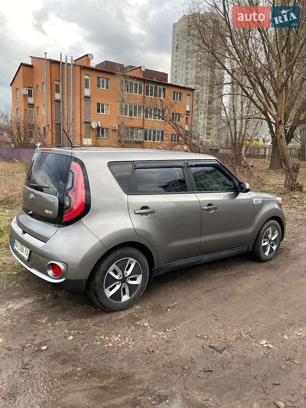 Позашляховик / Кросовер Kia Soul 2016 в Києві
