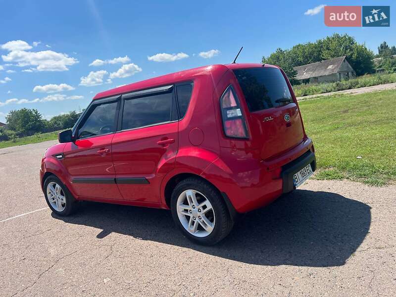 Внедорожник / Кроссовер Kia Soul 2010 в Карловке