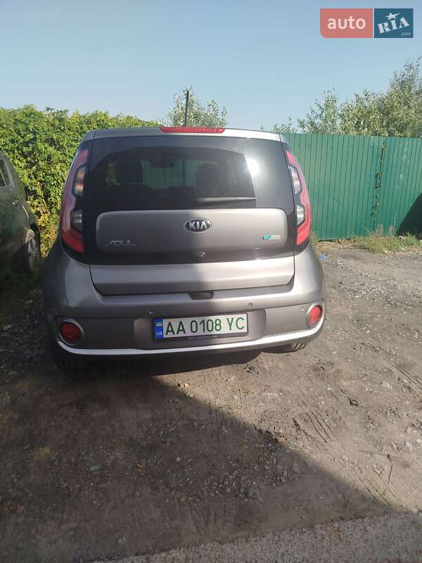 Позашляховик / Кросовер Kia Soul 2015 в Києві