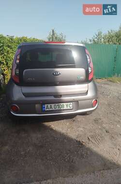 Позашляховик / Кросовер Kia Soul 2015 в 