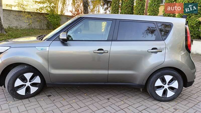 Позашляховик / Кросовер Kia Soul 2017 в Рівному