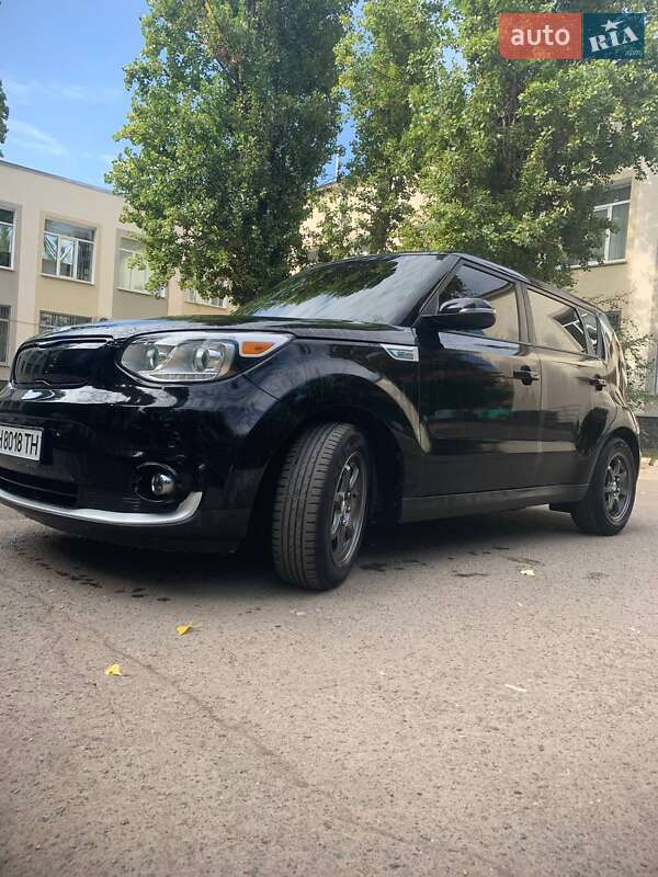 Позашляховик / Кросовер Kia Soul 2016 в Одесі