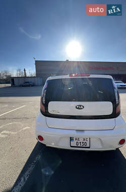 Позашляховик / Кросовер Kia Soul 2016 в 
