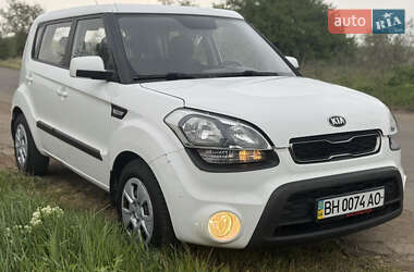Позашляховик / Кросовер Kia Soul 2012 в 