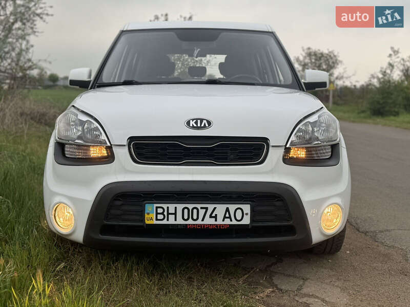 Позашляховик / Кросовер Kia Soul 2012 в 