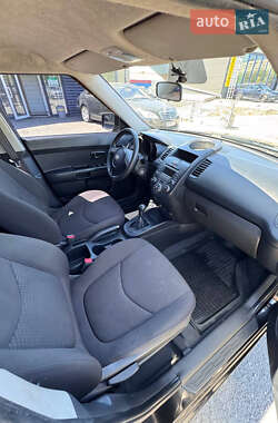 Позашляховик / Кросовер Kia Soul 2011 в 