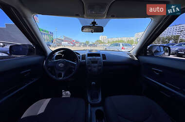 Позашляховик / Кросовер Kia Soul 2011 в 