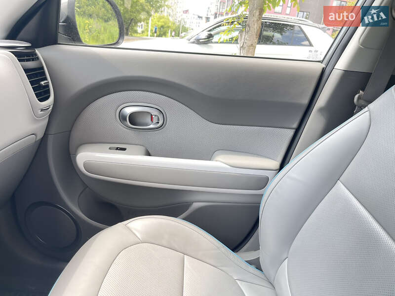 Позашляховик / Кросовер Kia Soul 2015 в Львові
