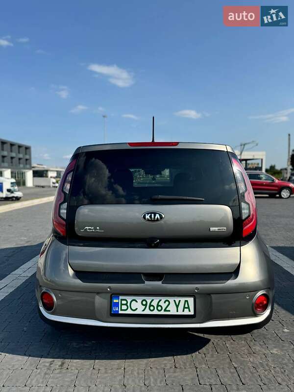 Позашляховик / Кросовер Kia Soul 2015 в Львові