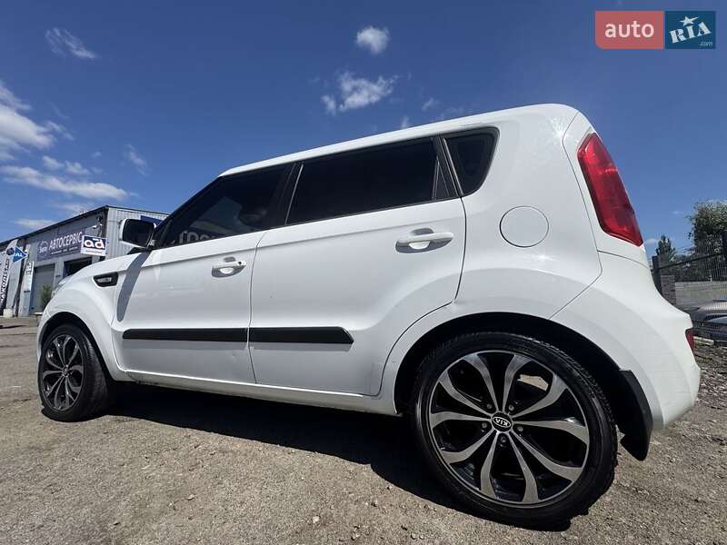 Внедорожник / Кроссовер Kia Soul 2011 в Вишневом