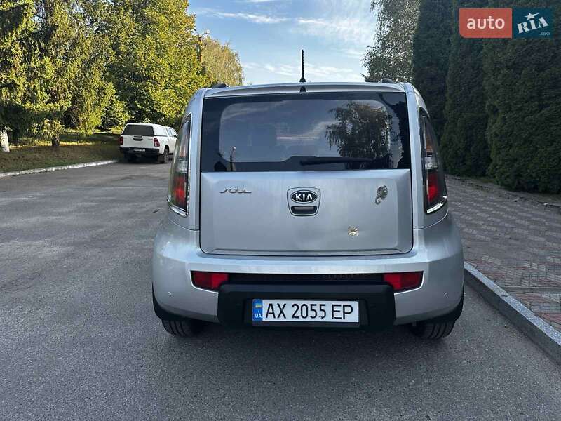 Внедорожник / Кроссовер Kia Soul 2010 в Краснограде