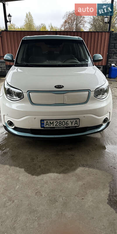 Внедорожник / Кроссовер Kia Soul 2015 в Звягеле