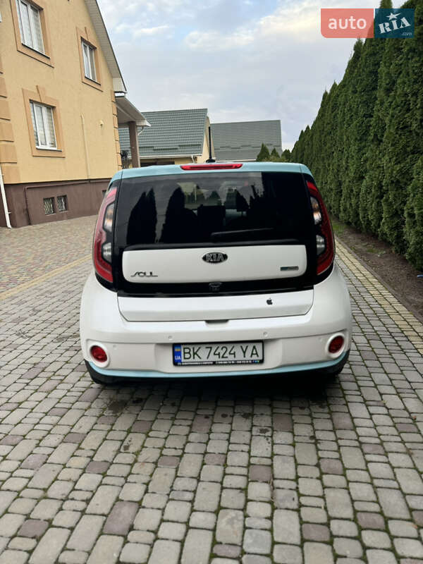 Внедорожник / Кроссовер Kia Soul 2016 в Ровно фото 5 Внедорожник / Кроссовер Kia Soul 2016 в Ровно