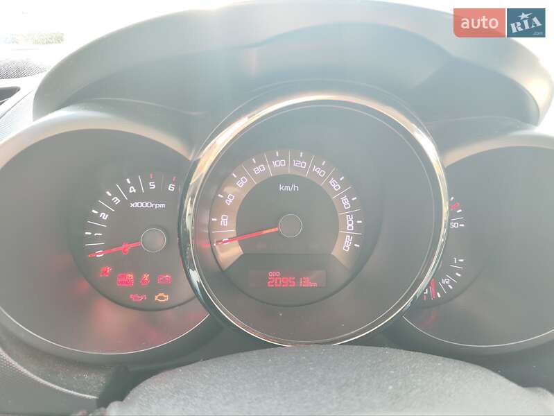 Позашляховик / Кросовер Kia Soul 2011 в Києві фото 20 Позашляховик / Кросовер Kia Soul 2011 в Києві