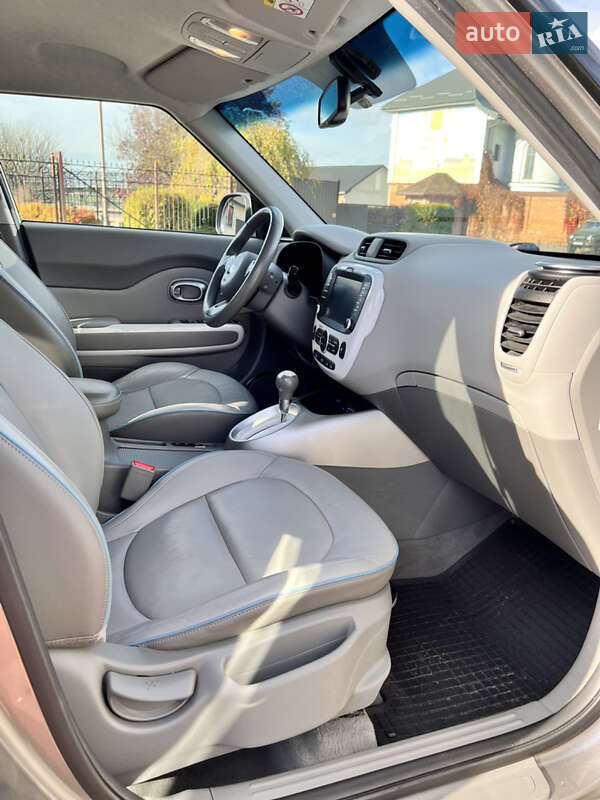 Внедорожник / Кроссовер Kia Soul 2016 в Владимире фото 39 Внедорожник / Кроссовер Kia Soul 2016 в Владимире