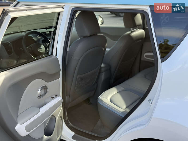 Внедорожник / Кроссовер Kia Soul 2016 в Ровно фото 17 Внедорожник / Кроссовер Kia Soul 2016 в Ровно