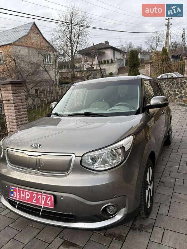 Внедорожник / Кроссовер Kia Soul 2016 в Ровно