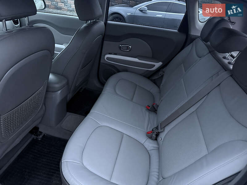 Внедорожник / Кроссовер Kia Soul 2015 в Ровно