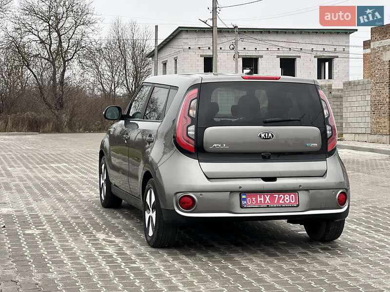 Позашляховик / Кросовер Kia Soul 2016 в Рівному