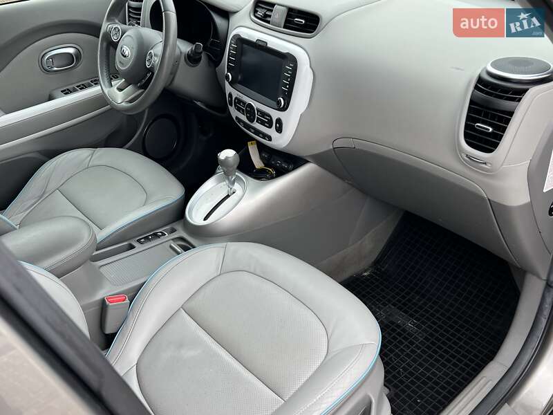 Позашляховик / Кросовер Kia Soul 2016 в Рівному