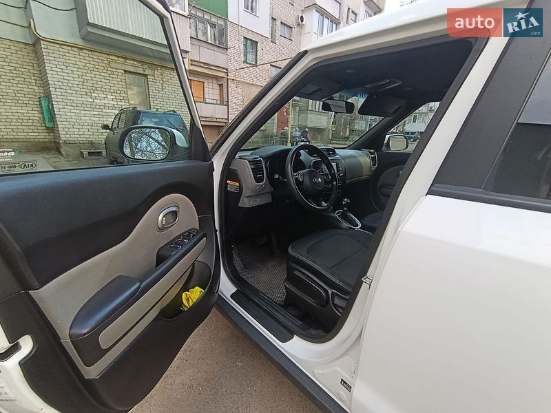 Внедорожник / Кроссовер Kia Soul 2016 в Вознесенске