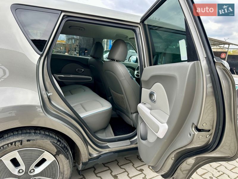 Внедорожник / Кроссовер Kia Soul 2017 в Каменец-Подольском фото 12 Внедорожник / Кроссовер Kia Soul 2017 в Каменец-Подольском