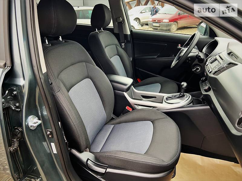 Позашляховик / Кросовер Kia Sportage 2014 в Чернівцях