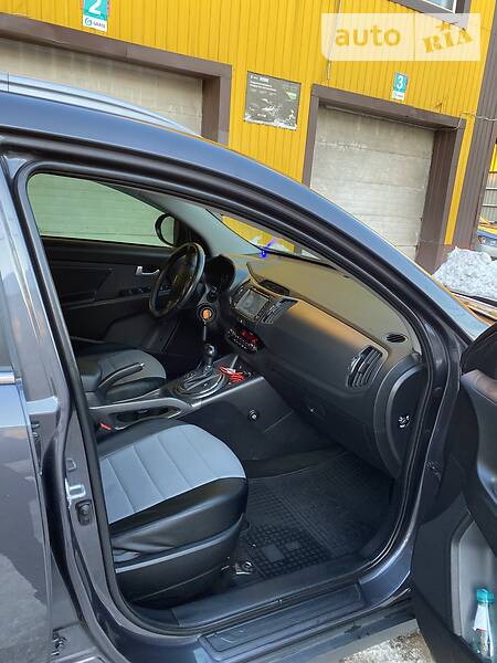 Внедорожник / Кроссовер Kia Sportage 2013 в Мариуполе