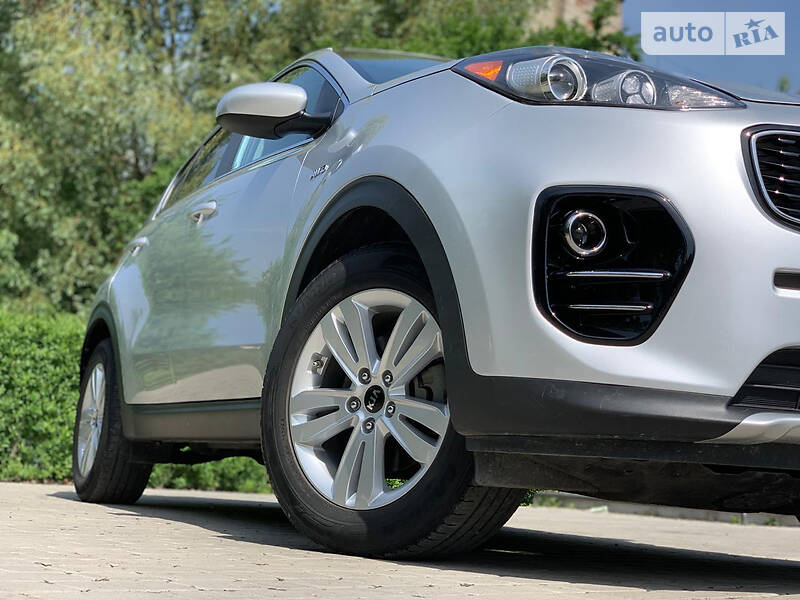 Позашляховик / Кросовер Kia Sportage 2016 в Львові