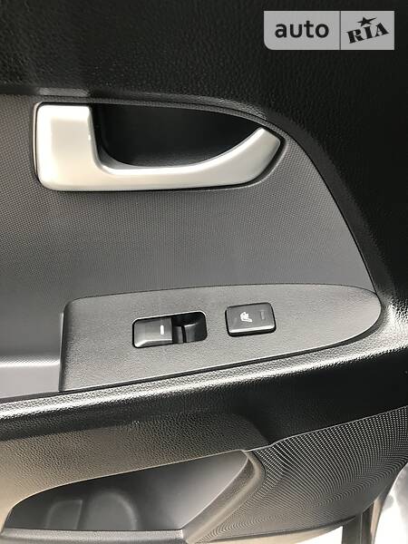 Позашляховик / Кросовер Kia Sportage 2011 в Рівному