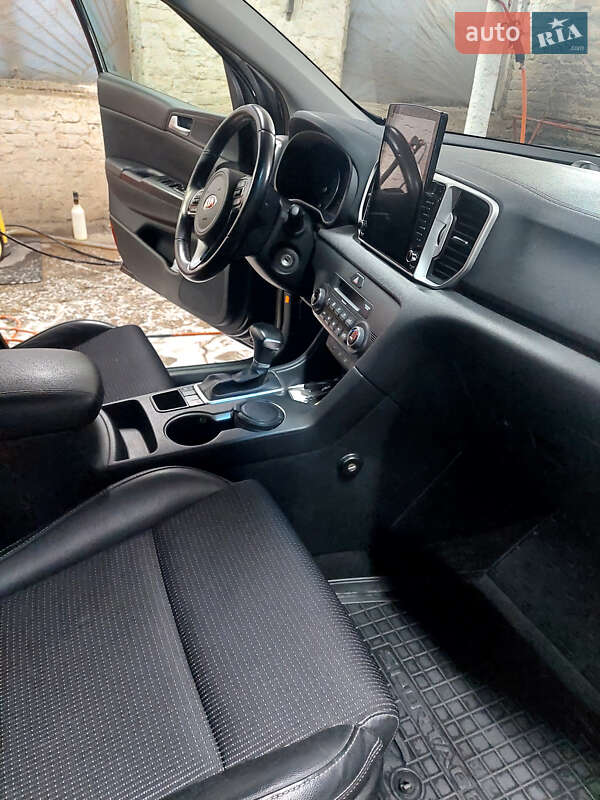 Внедорожник / Кроссовер Kia Sportage 2016 в Полтаве