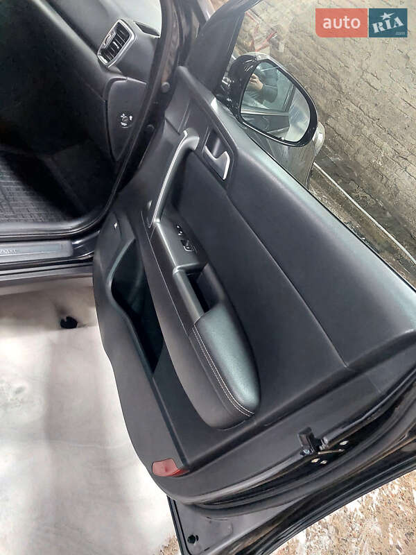 Внедорожник / Кроссовер Kia Sportage 2016 в Полтаве