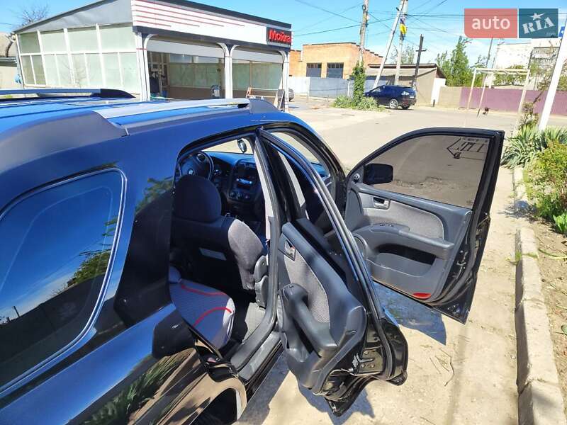 Позашляховик / Кросовер Kia Sportage 2005 в Одесі