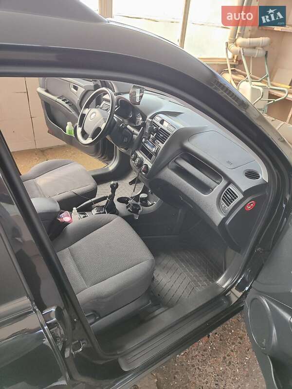 Позашляховик / Кросовер Kia Sportage 2005 в Одесі