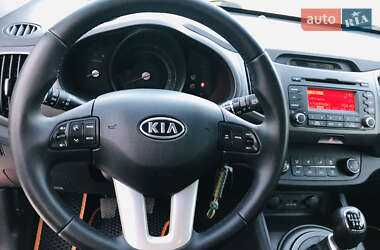 Внедорожник / Кроссовер Kia Sportage 2012 в Каменском