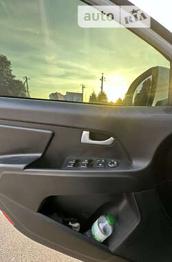 Внедорожник / Кроссовер Kia Sportage 2012 в 